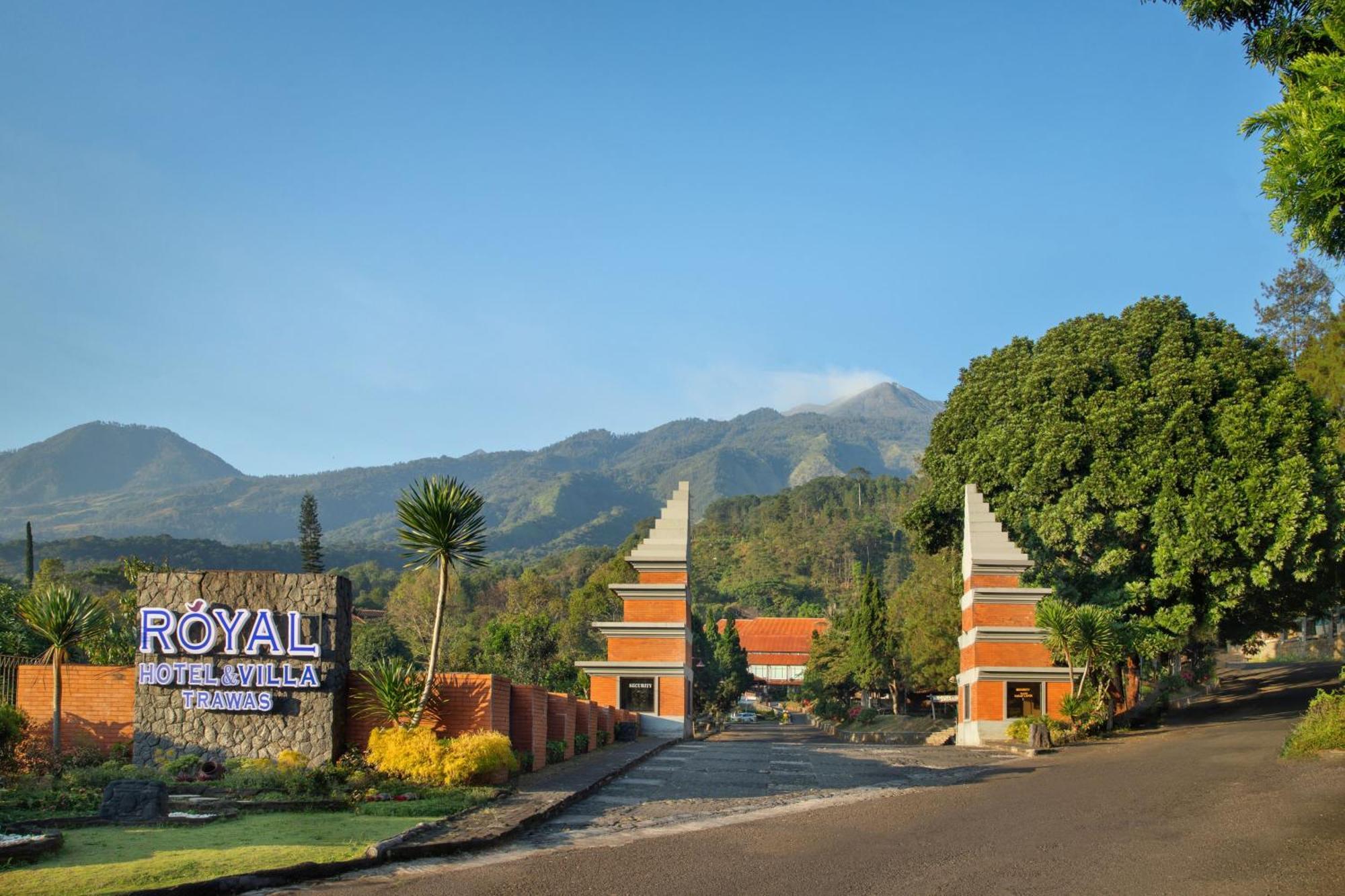 Royal Hotel And Villas Травас Экстерьер фото
